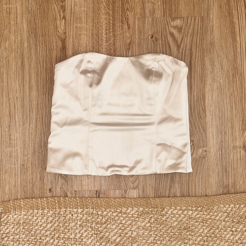 Abercrombie & Fitch Cream Satin Top- Size Medium - Picture 6 of 12